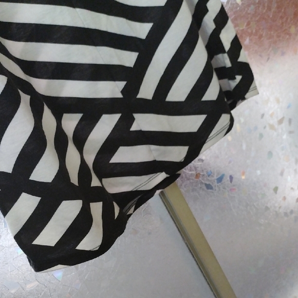 Black and White Geometric Maxi Skirt - Picture 8 of 9